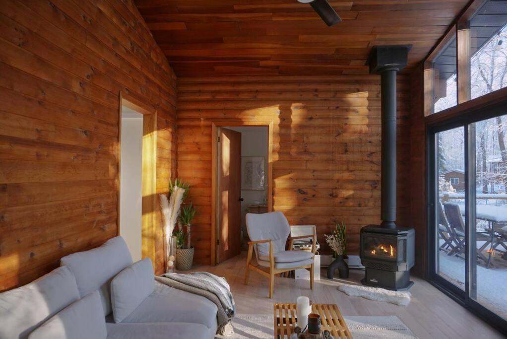 Chalet Black River Haus - Scandinavian Riverfront Muskoka