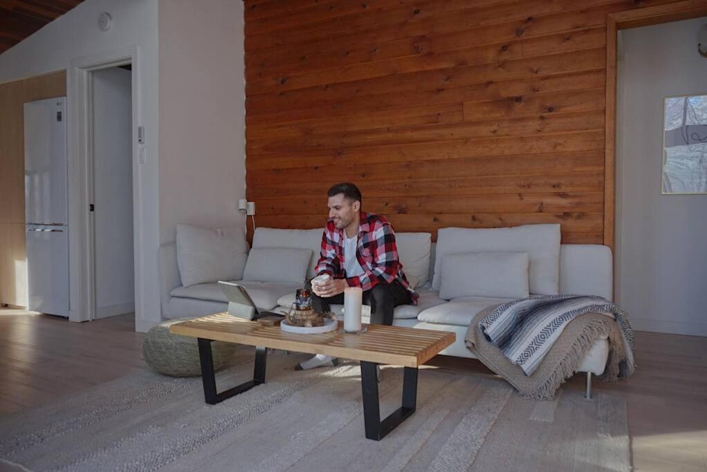 Chalet Black River Haus - Scandinavian Riverfront Muskoka Washago