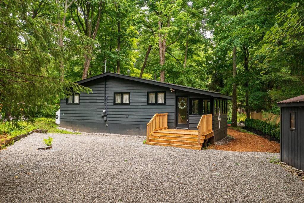 Black River Haus - Scandinavian Riverfront Muskoka Chalet Washago