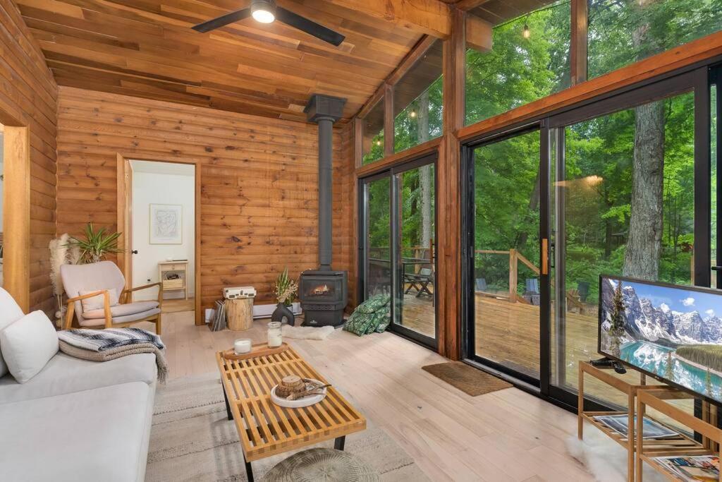 Black River Haus - Scandinavian Riverfront Muskoka Chalet Washago