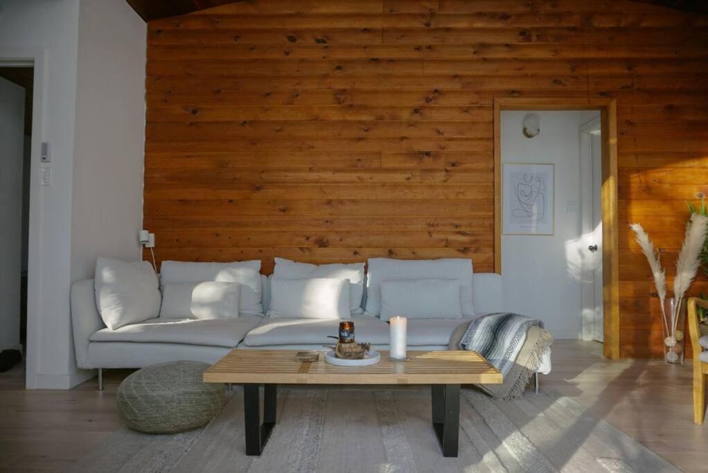 Black River Haus - Scandinavian Riverfront Muskoka * Washago