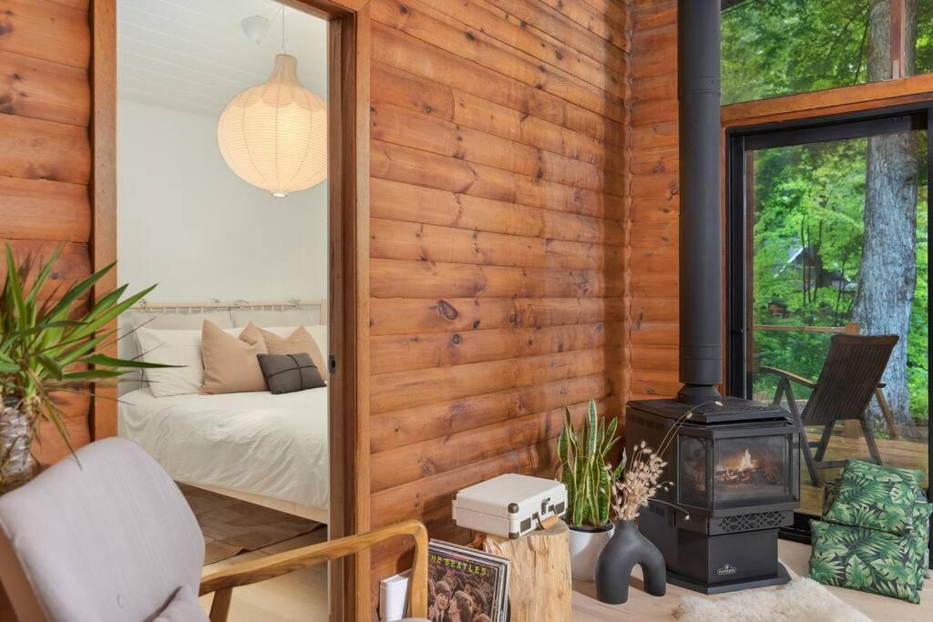 Black River Haus - Scandinavian Riverfront Muskoka Chalet *