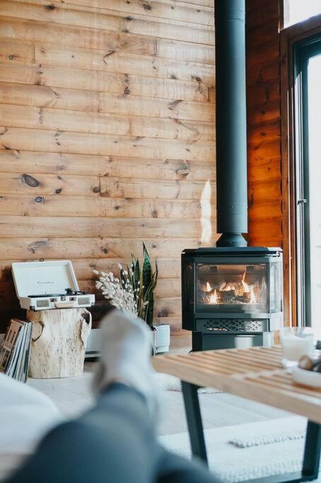 Black River Haus - Scandinavian Riverfront Muskoka Chalet Washago