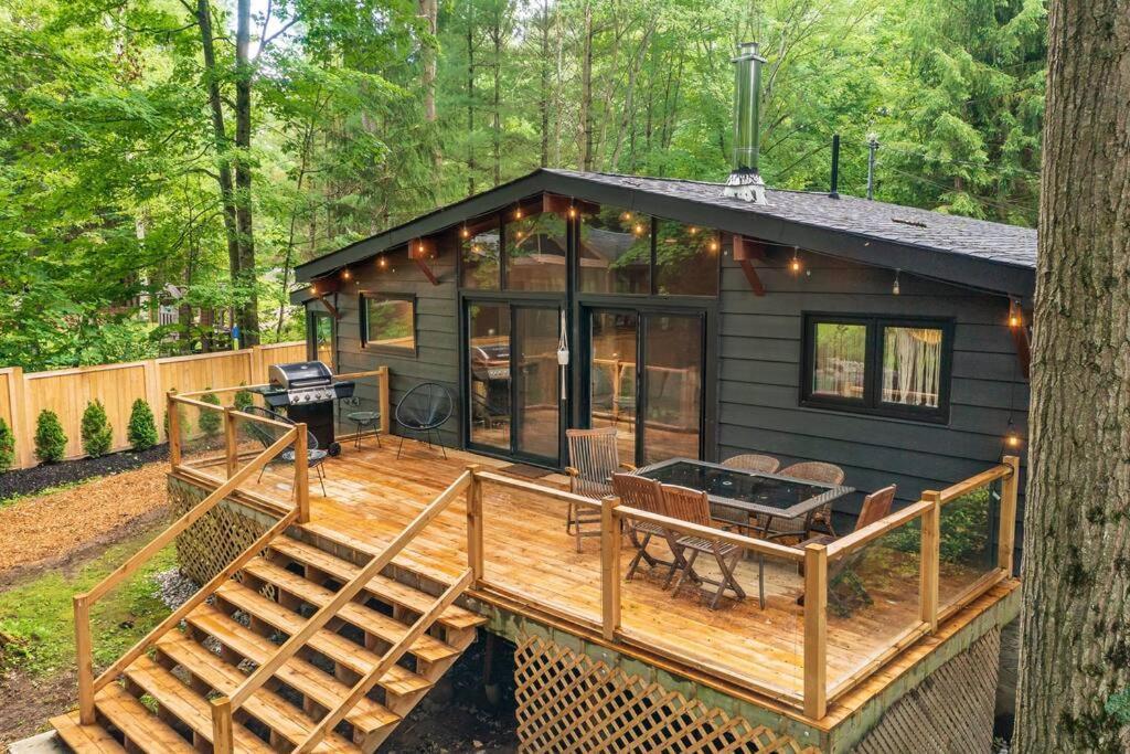 Black River Haus - Scandinavian Riverfront Muskoka Chalet *