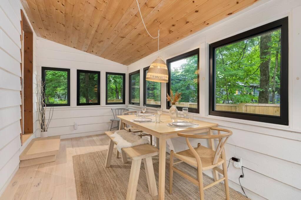 Chalet Black River Haus - Scandinavian Riverfront Muskoka Washago