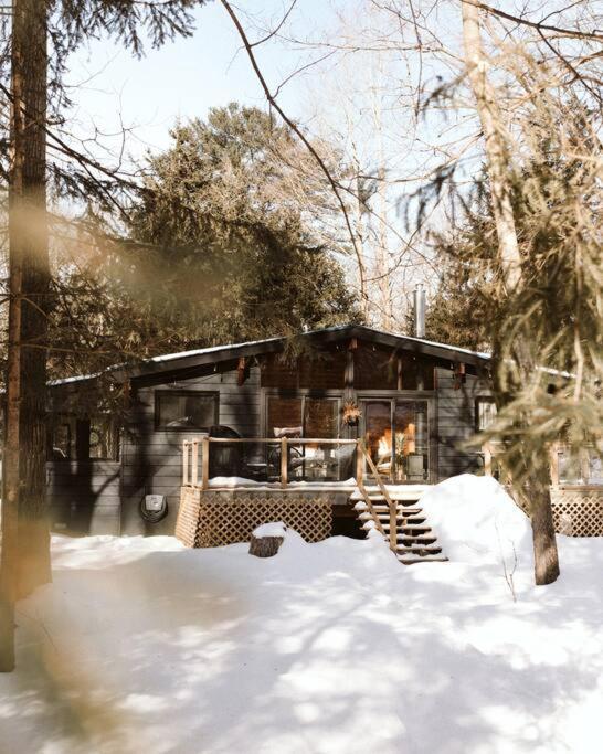 Black River Haus - Scandinavian Riverfront Muskoka Chalet Washago