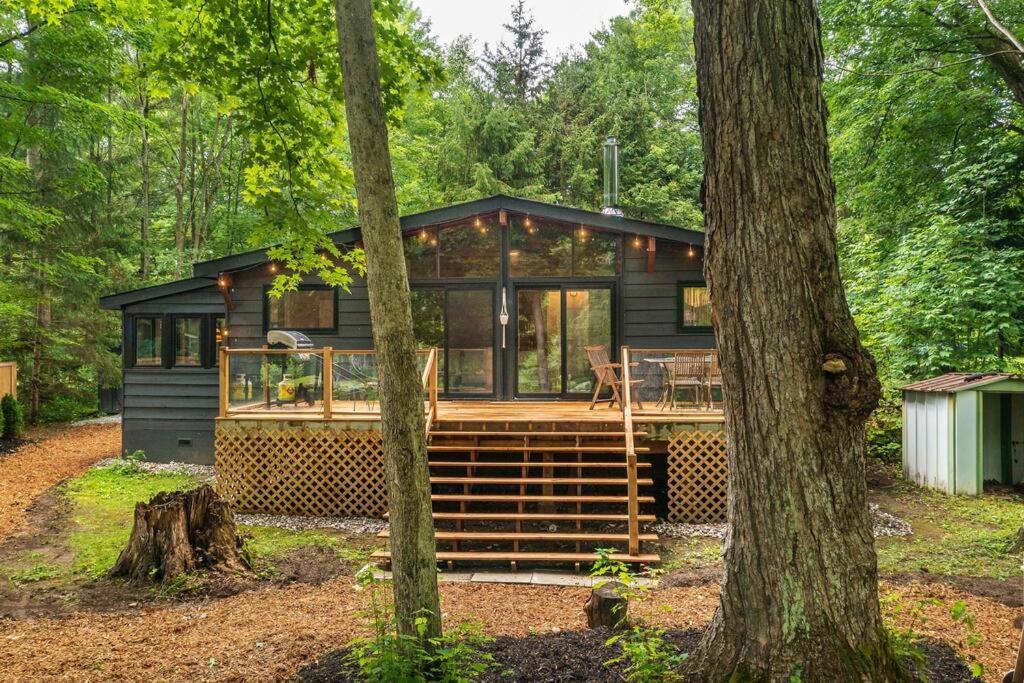 Chalet Black River Haus - Scandinavian Riverfront Muskoka *