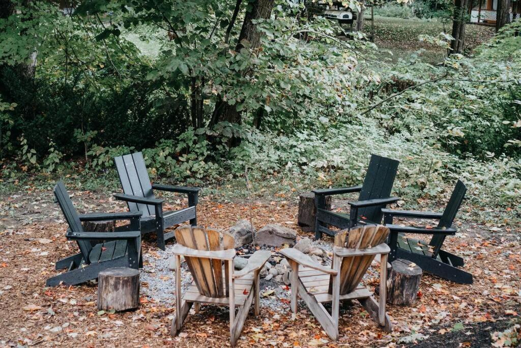 Chalet Black River Haus - Scandinavian Riverfront Muskoka