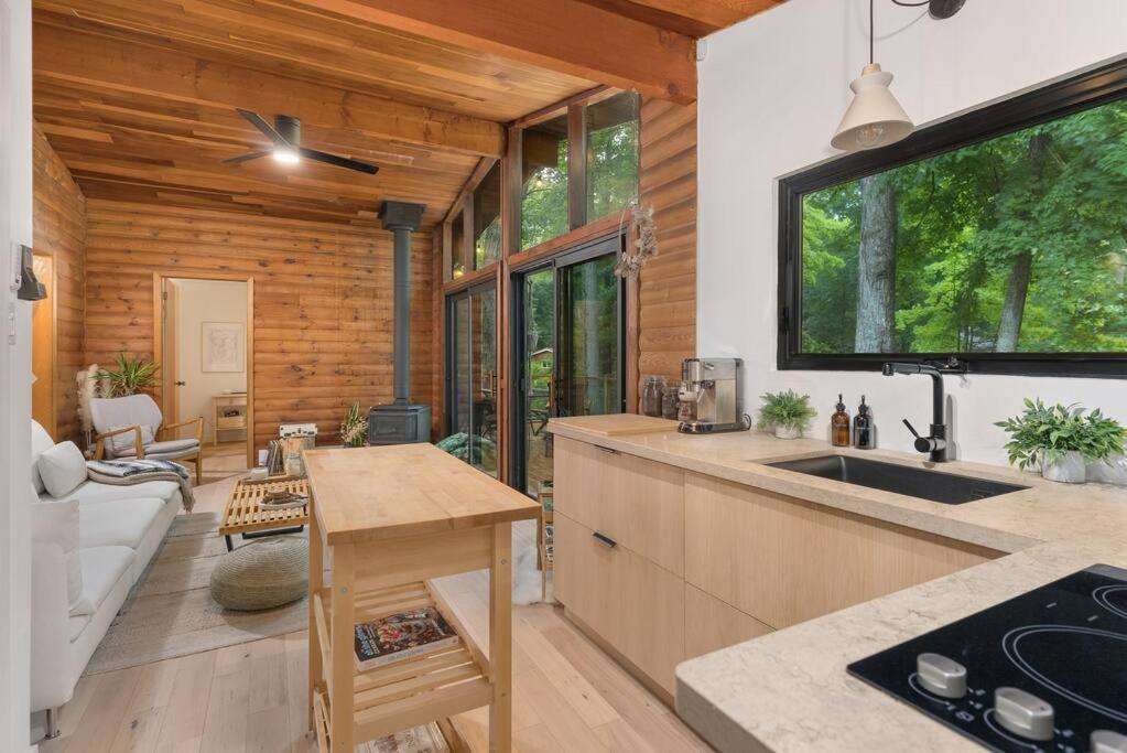 Black River Haus - Scandinavian Riverfront Muskoka Chalet Washago