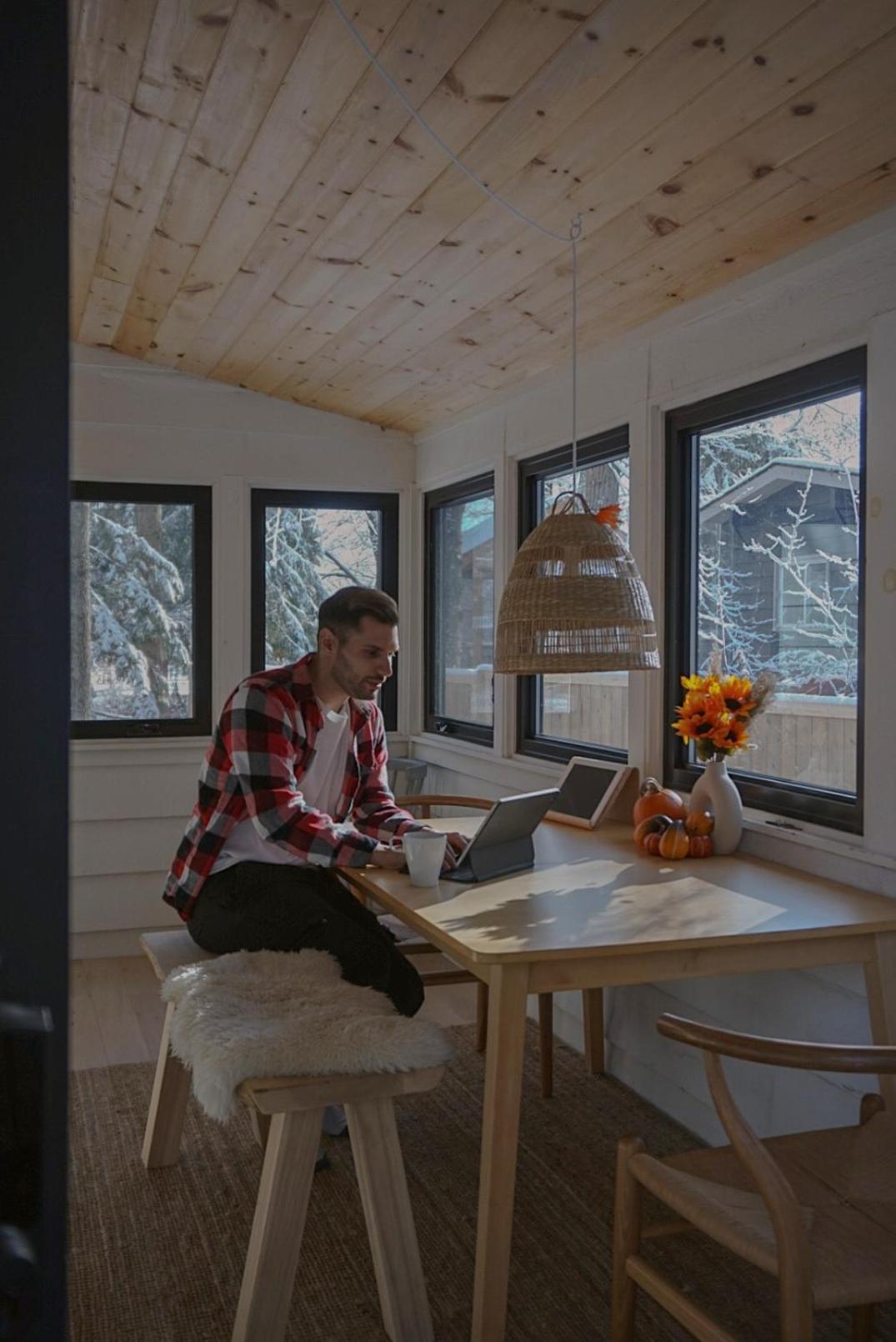 Chalet Black River Haus - Scandinavian Riverfront Muskoka Washago